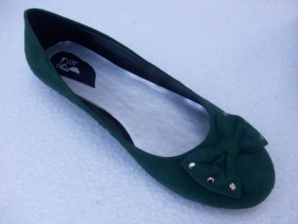 Sapatilhas fechadas ref:641material esgotado